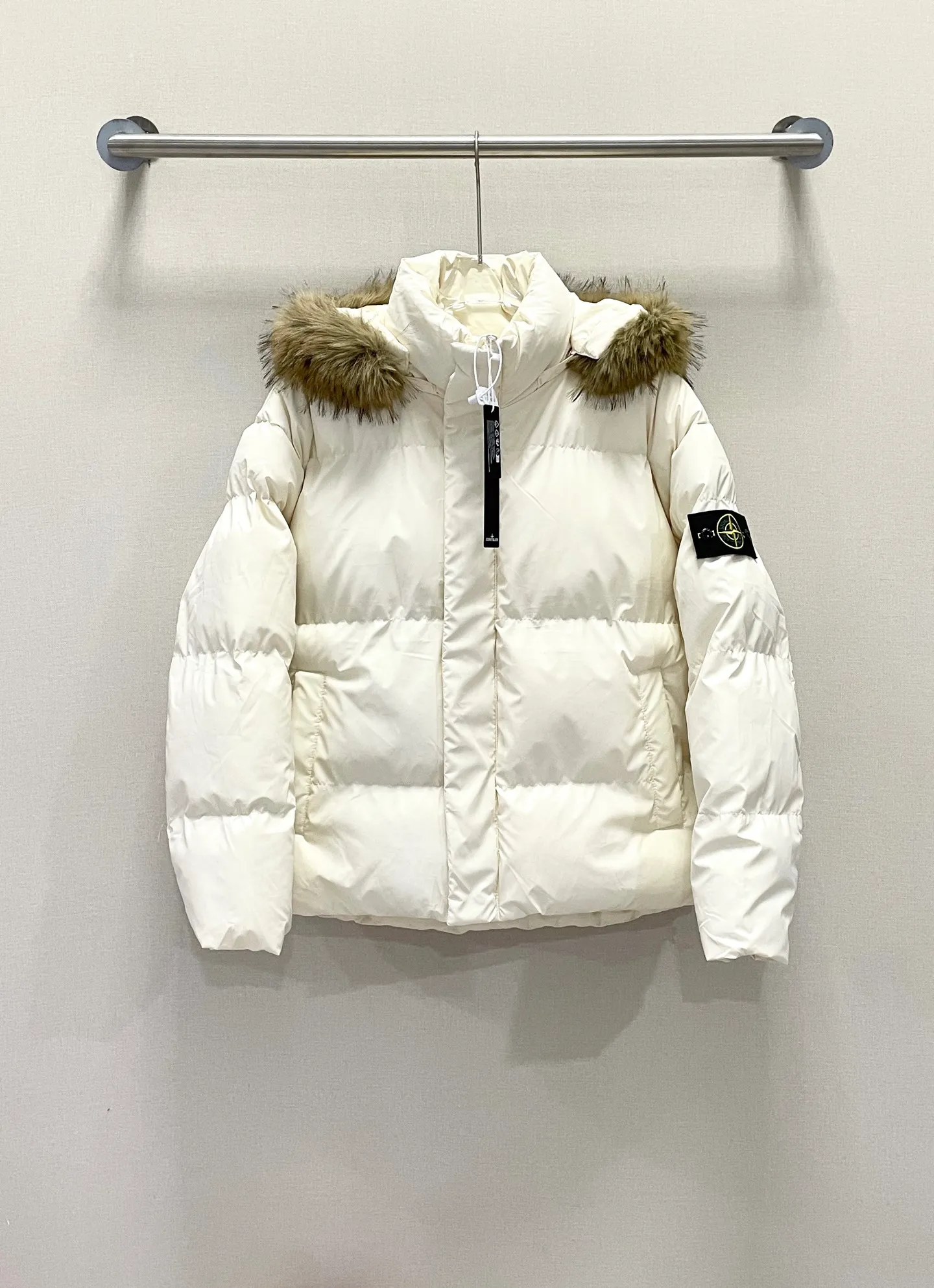 Real shot of white details # P380